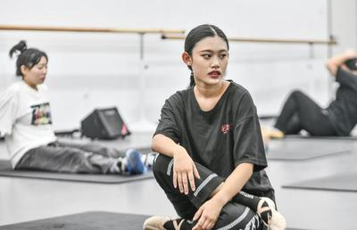 2021年艺考今年提前打响 “00后”艺考生紧张备考