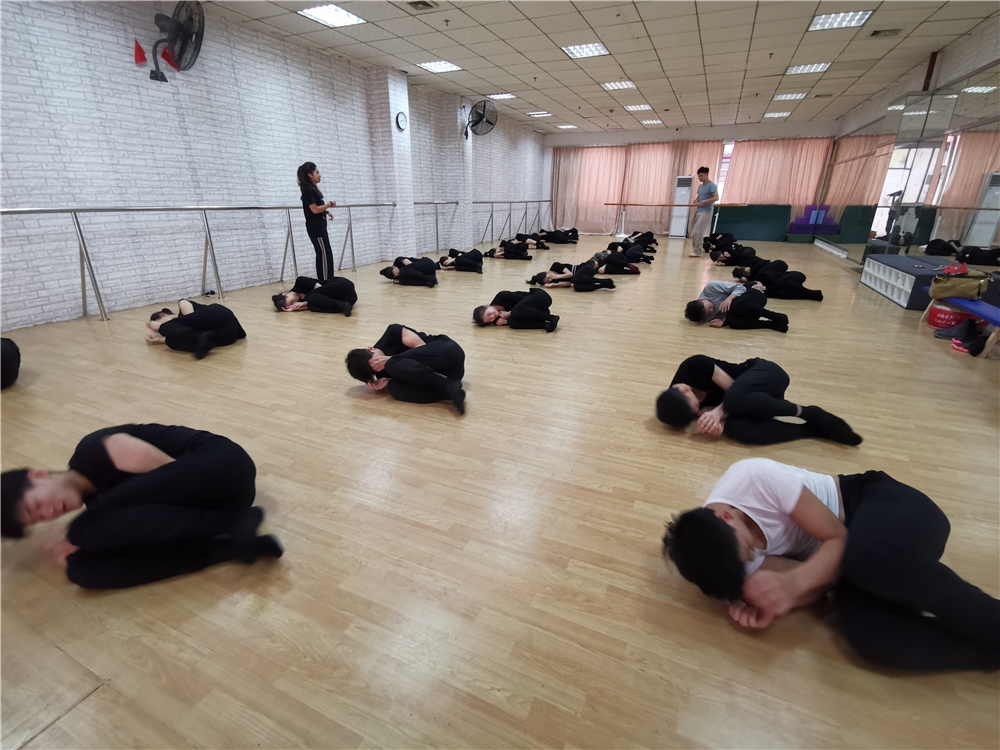 广州舞蹈艺考培训课程 走进广州市音乐港培训学校